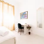 Peaceful 2-bedroom House With Garden At The Heart Of Benfica Lisboa