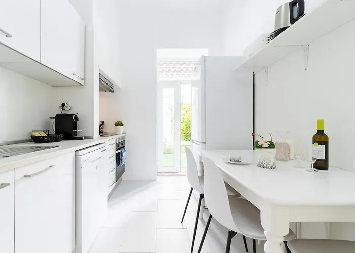 Peaceful 2-bedroom House With Garden At The Heart Of Benfica *