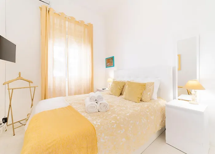 Peaceful 2-bedroom House With Garden At The Heart Of Benfica 度假居