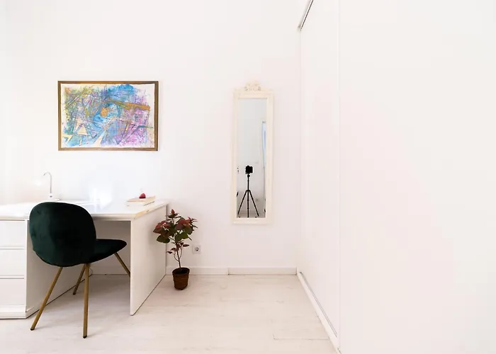 Peaceful 2-bedroom House With Garden At The Heart Of Benfica 度假居 *