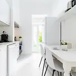 Peaceful 2-bedroom House With Garden At The Heart Of Benfica *